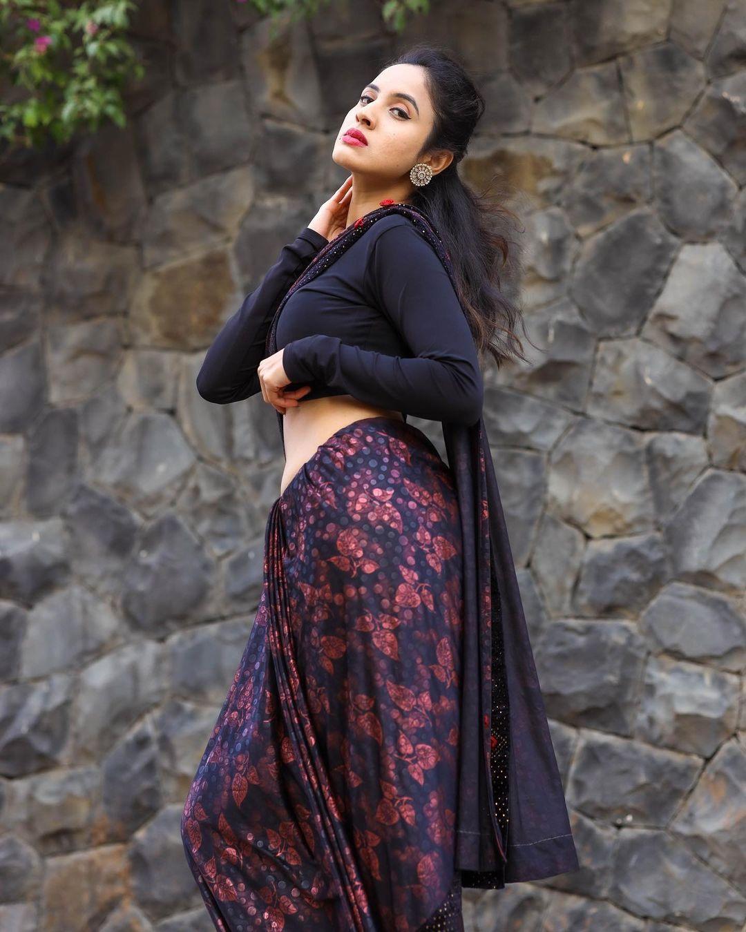 South Indian actress Priyanka kholgade exposing navel hot and sexy photoshoot |exclusive hot and spicy photos