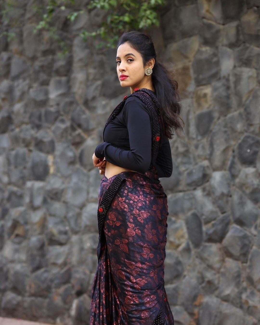 South Indian actress Priyanka kholgade exposing navel hot and sexy photoshoot | latest hot photos gallery