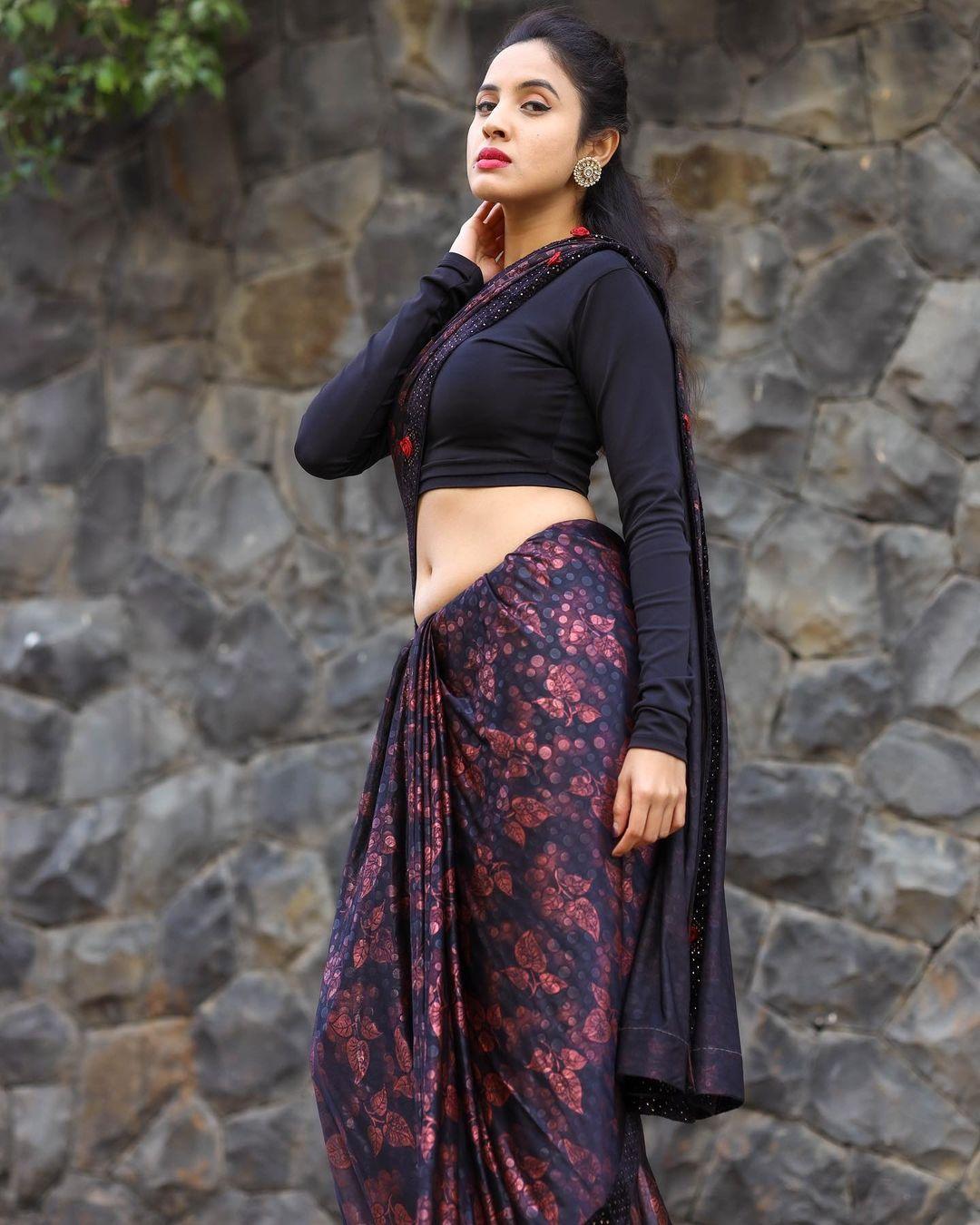 South Indian actress Priyanka kholgade exposing navel hot and sexy photoshoot |very sexy hot photos gallery