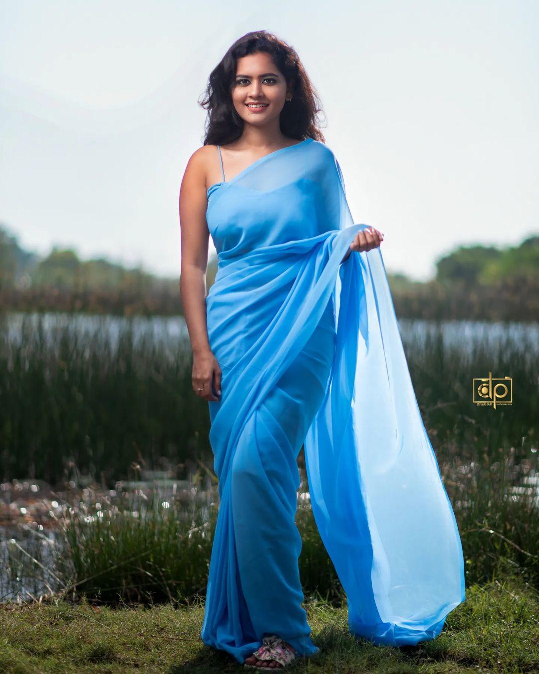 South Indian actress deepa balu in blue saree hot photos | beautiful and sexy photoshoot