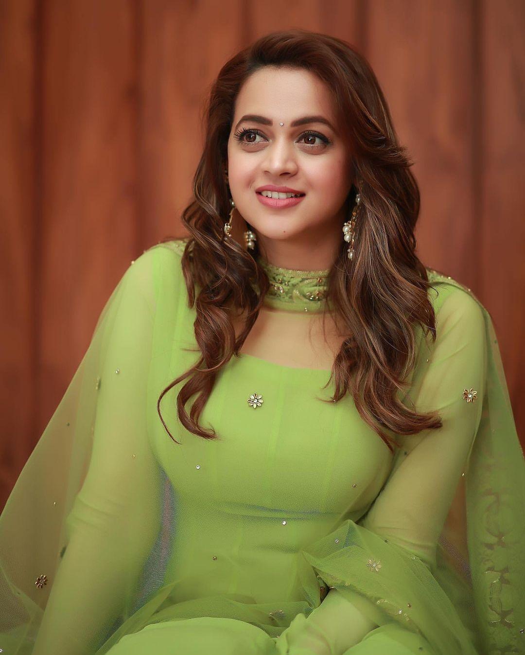 South indian actress Bhavana in gree and cute photos gallery | Bhavana beautiful and cute photos gallery