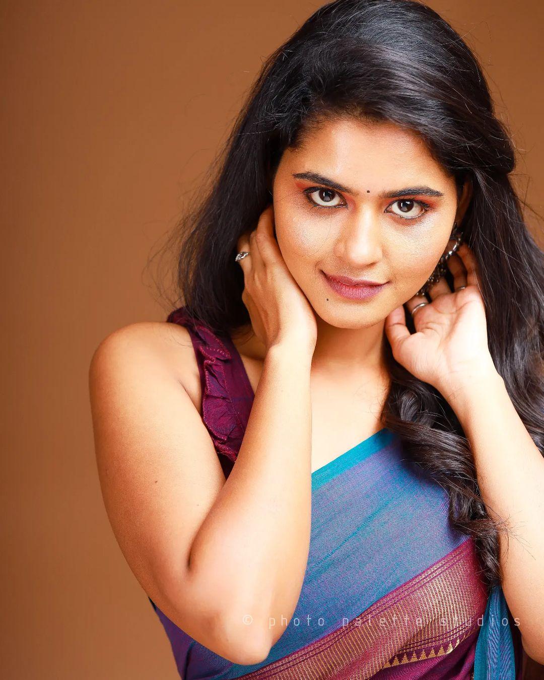 Deepa balu in very glamorous photos in saree | looking very beautiful and glamorous pictures