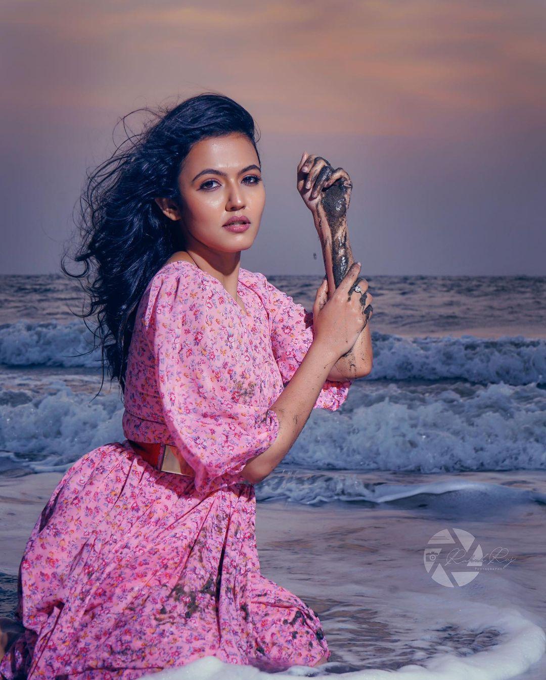 Malayalam actress Aparna Das exclusive hot and sexy photoshoot | looking very beautiful and glamorous pictures