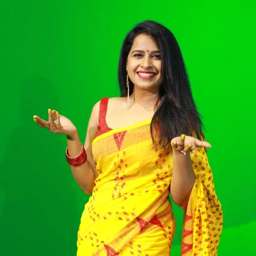 Malayalam serial actress Sadhika Venugopal in saree hot photos | beautiful and glamorous pictures