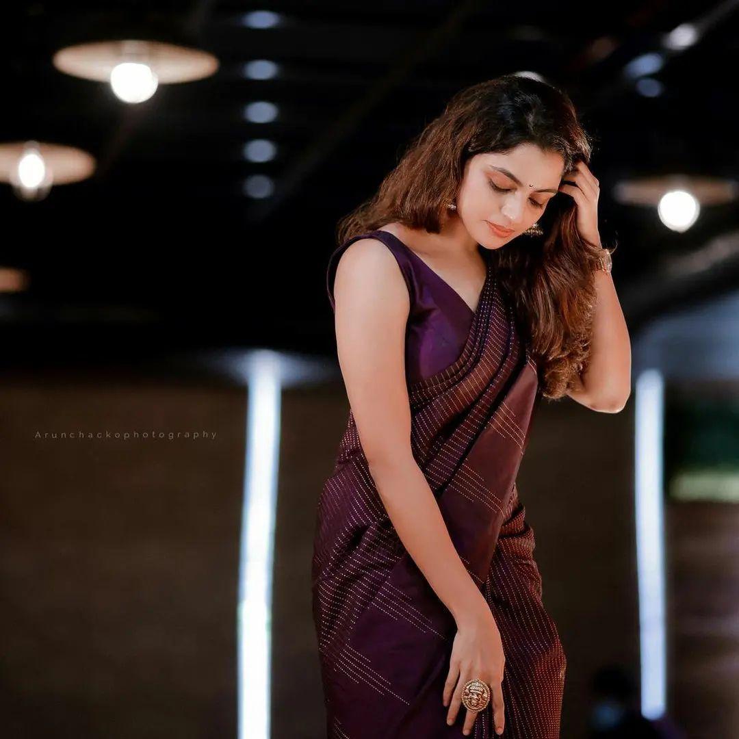 Nikhila Vimal in saree hot and sexy photoshoot | beautiful and sexy photoshoot