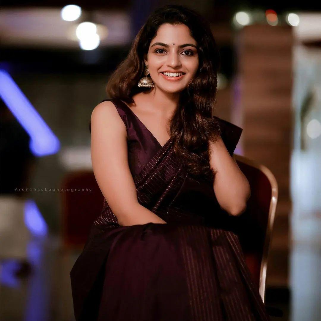 Nikhila Vimal in saree hot and sexy photoshoot | very glamorous and cute stills