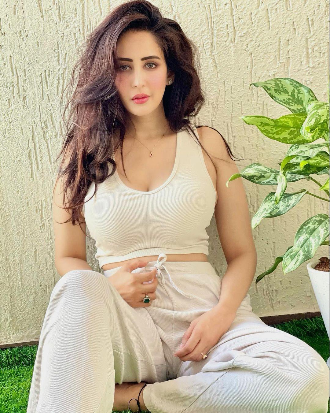 Chahatt Khanna looking very glamorous and cute stills | beautiful and cute stills