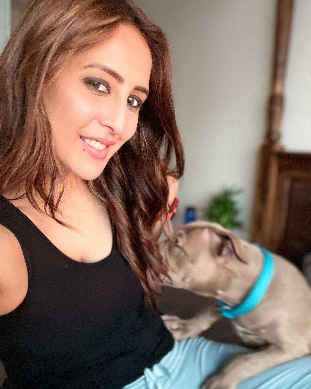 South Indian actress Chahatt Khanna looking very beautiful and glamorous pictures |Chahatt Khanna Beautiful and cute stills