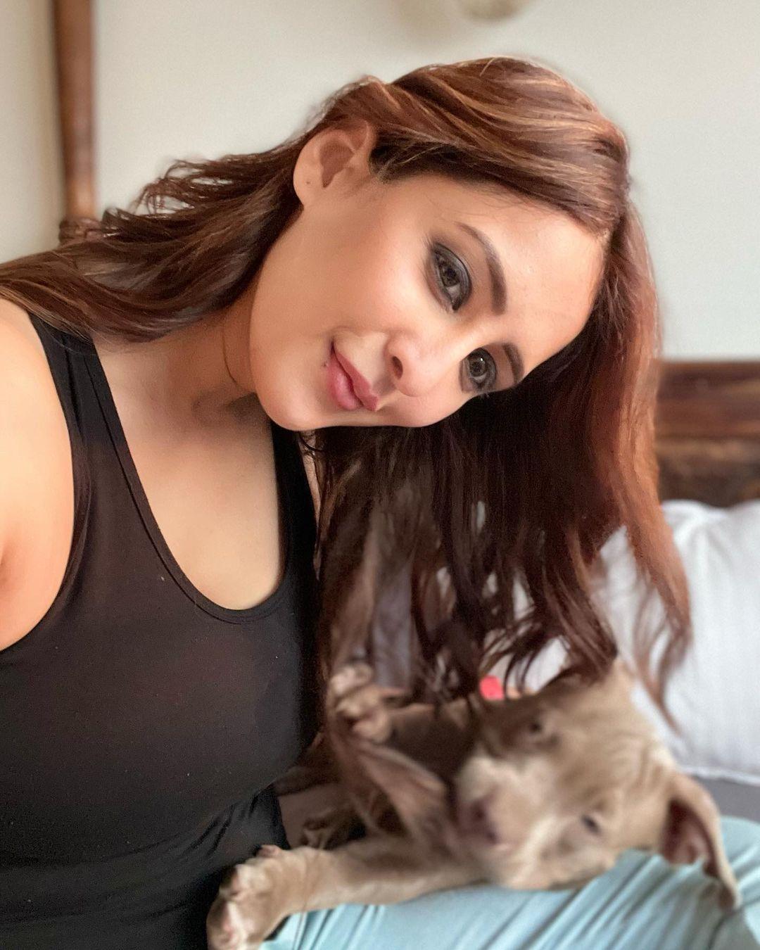 South Indian actress Chahatt Khanna looking very beautiful and glamorous pictures |Chahatt Khanna beautiful and glamorous pictures