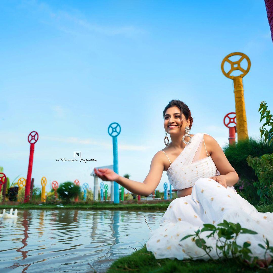 South Indian actress Varshini Sounderajan beautiful and glamorous pictures | looking very glamorous and beautiful pictures