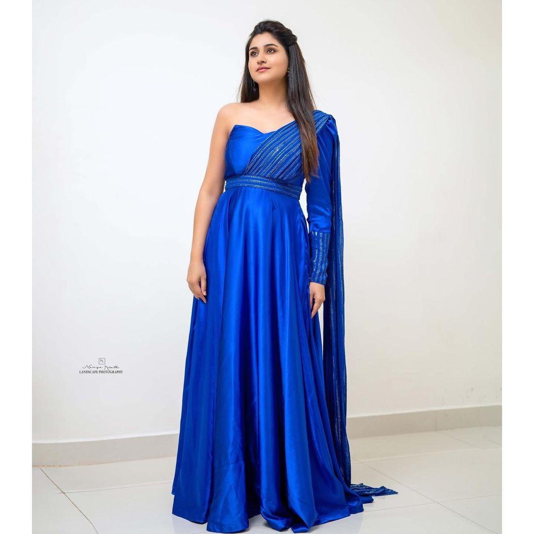Tamil actress Varshini Sounderajan very beautiful and sexy photoshoot |Varshini Sounderajan beautiful and glamorous pictures
