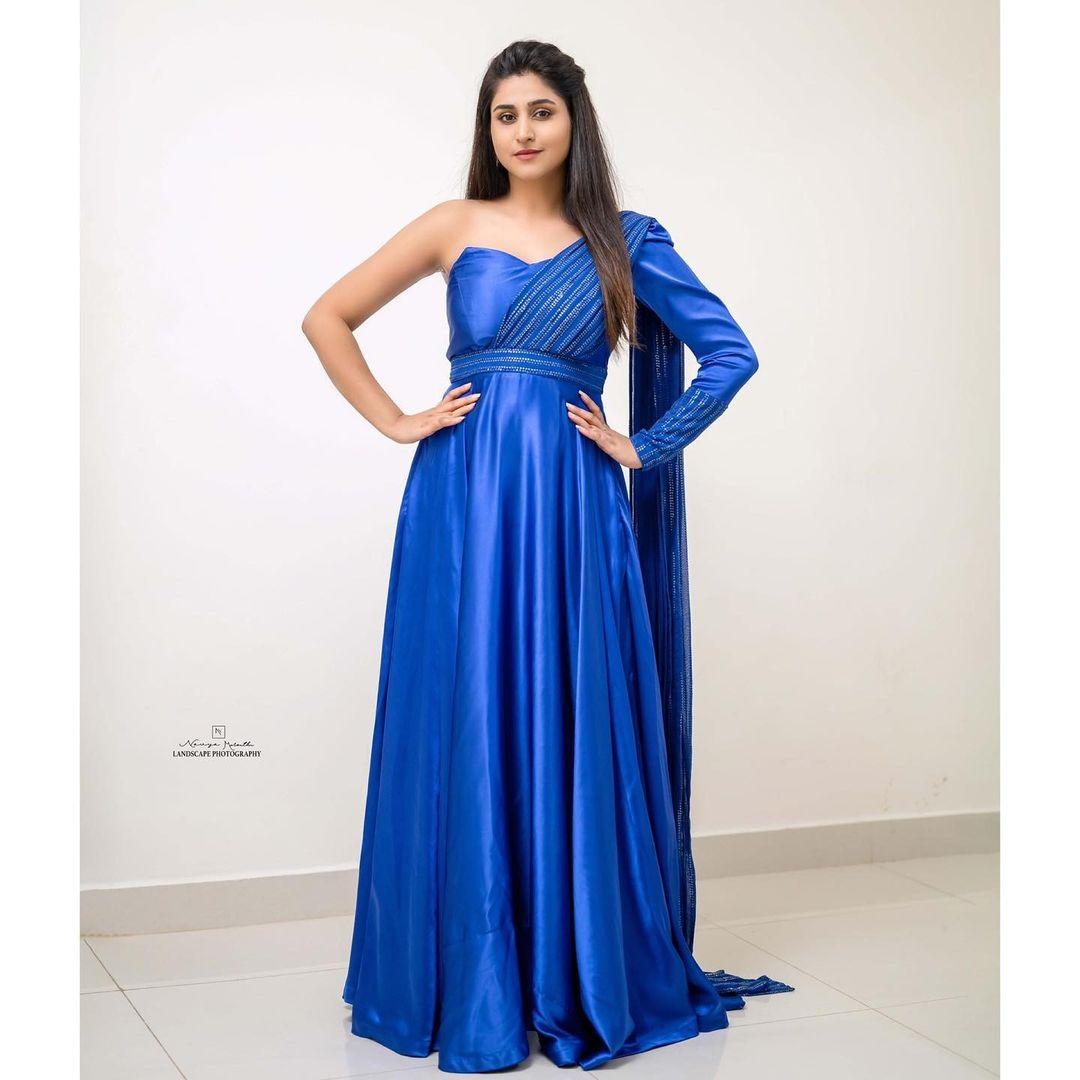 Tamil actress Varshini Sounderajan very beautiful and sexy photoshoot |Varshini Sounderajan latest hot and sexy photoshoot