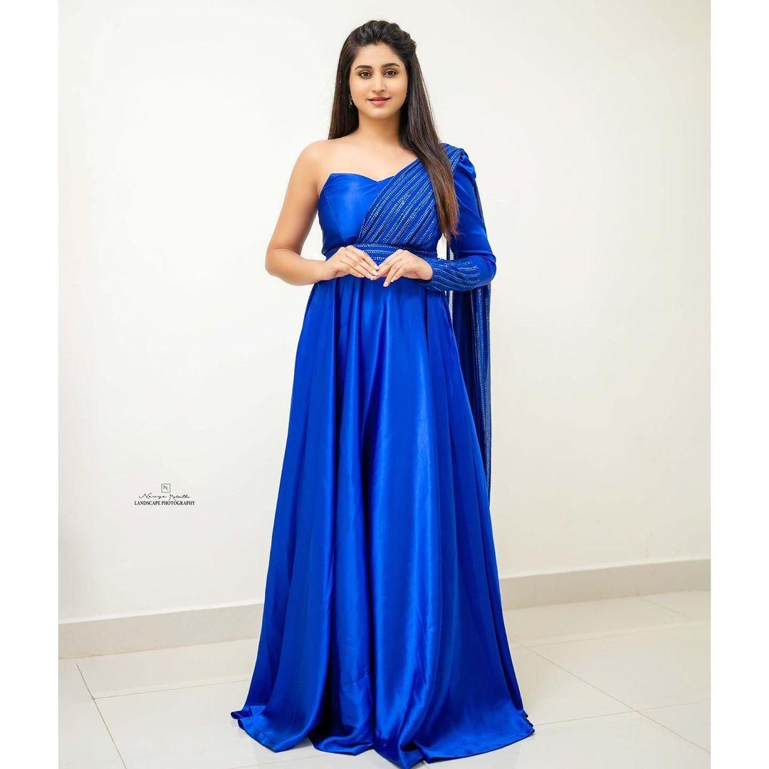 Tamil actress Varshini Sounderajan very beautiful and sexy photoshoot |Varshini Sounderajan looking very hot and spicy photos