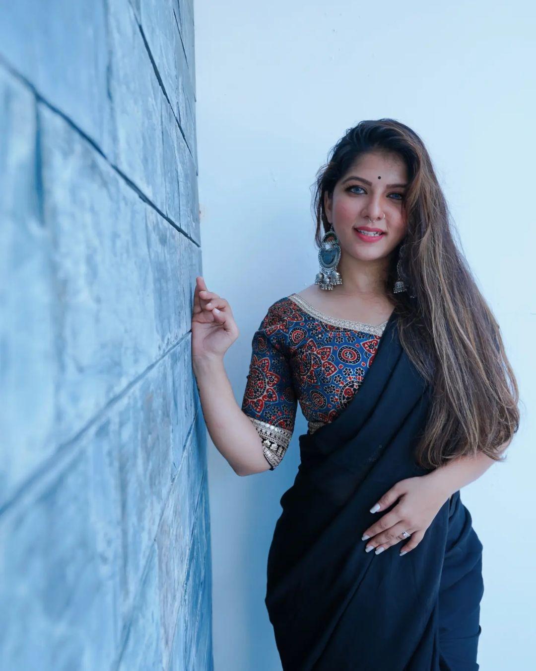 Aswathy s nair in black saree hot photos gallery | exclusive hot and sexy photoshoot