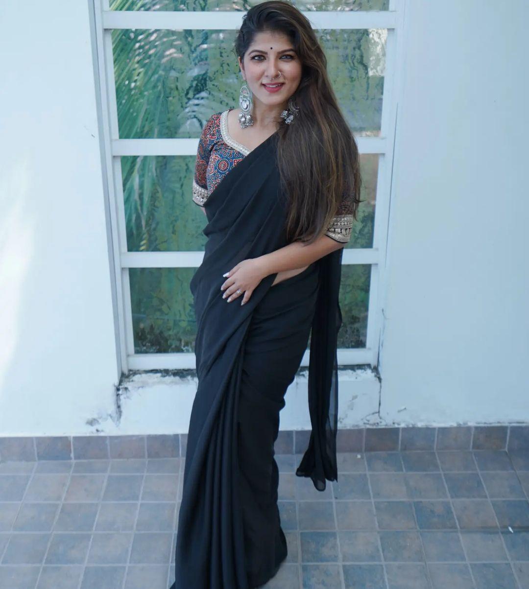 Aswathy s nair in black saree hot photos gallery | looking very attractive and hot stills