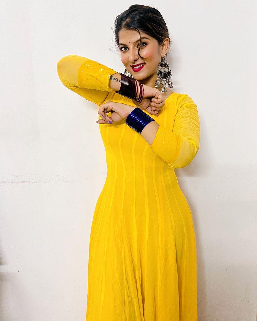 Aswathy s nair in yellow dress hot and sexy photoshoot |looking very beautiful and cute stills