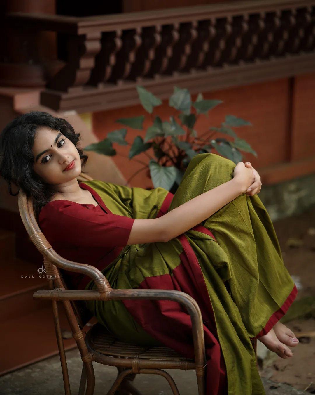 Devika Sanjay in saree hot photos gallery |Devika Sanjay looking very attractive hot photos gallery