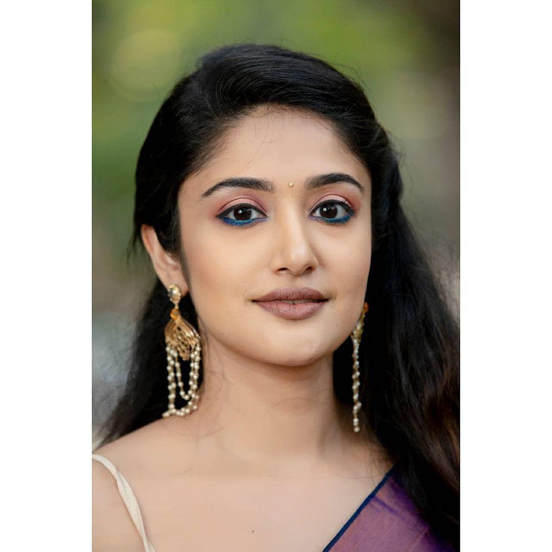 South Indian actress Anjana Jayaprakash beautiful and glamorous photos in saree | beautiful and glamorous pictures