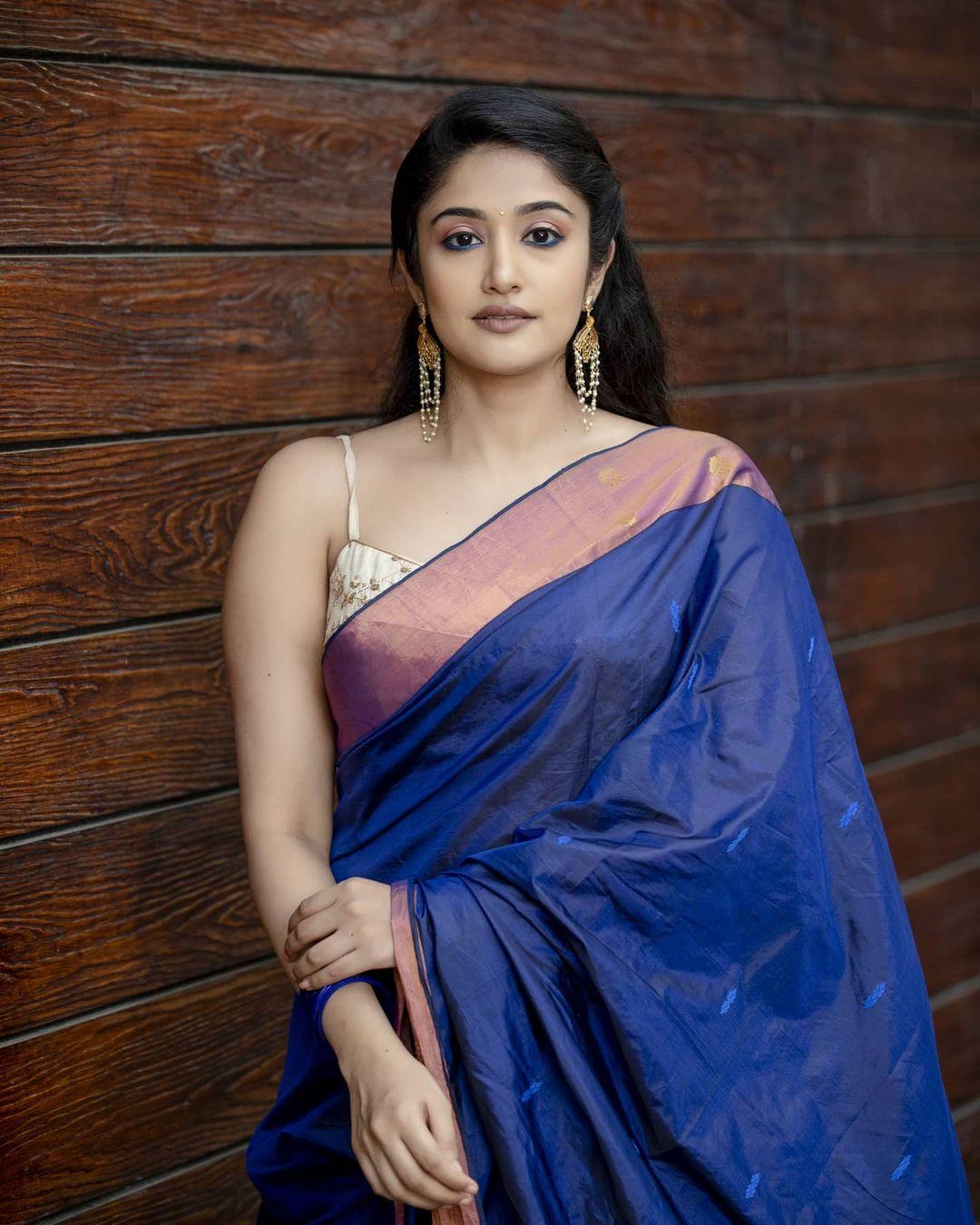 South Indian actress Anjana Jayaprakash beautiful and glamorous photos in saree | looking very beautiful and cute stills