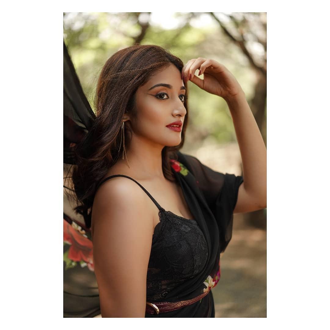 South Indian actress Anjana Jayaprakash in exposing hot photos | looking very attractive hot and spicy stills