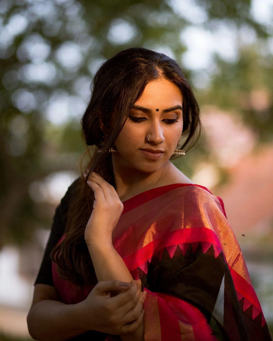 South Indian actress Malavika jayaram in saree hot photos gallery | exclusive hot and spicy photos gallery