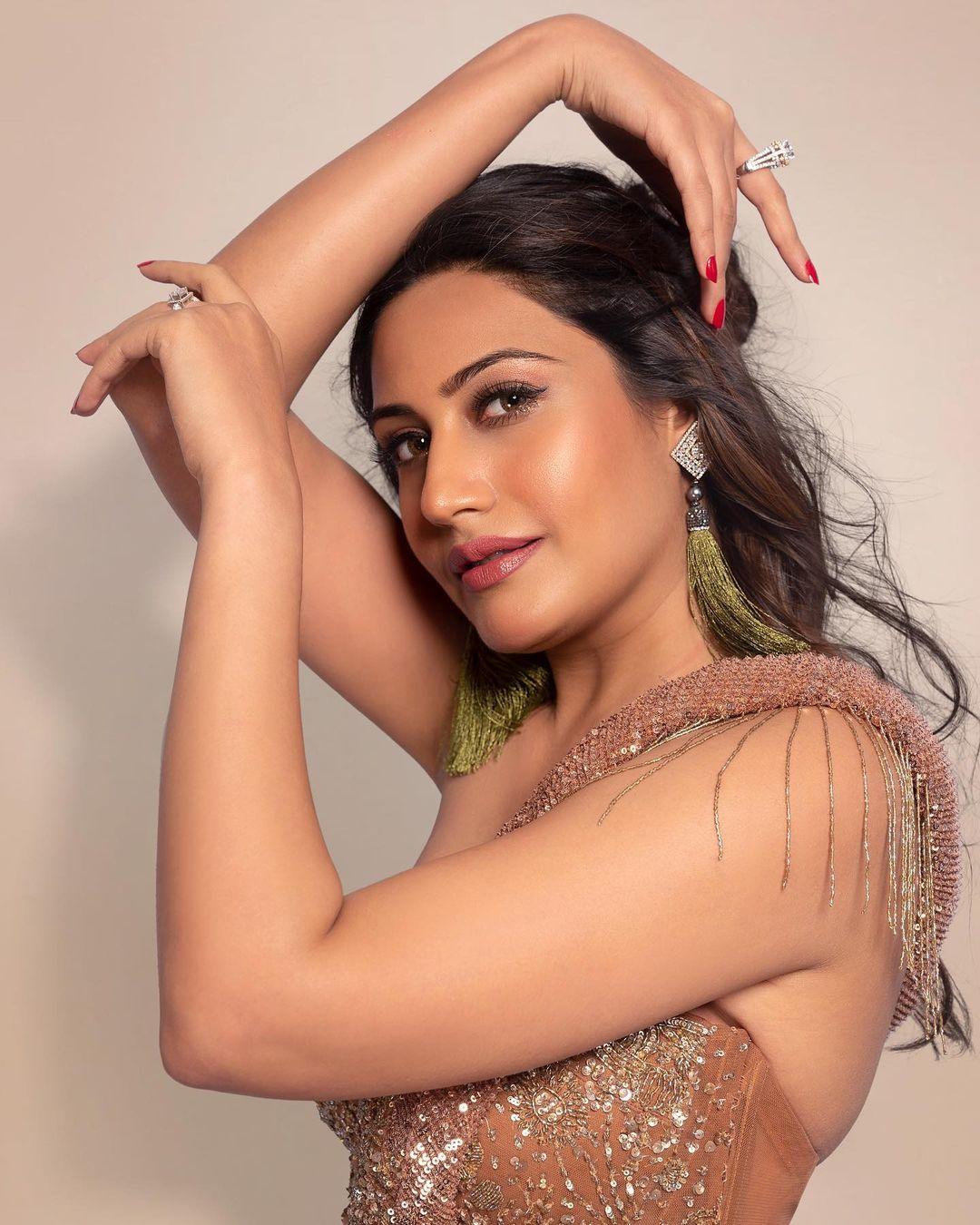 Surbhi Chandna looking very beautiful and cute photos | beautiful and cute stills