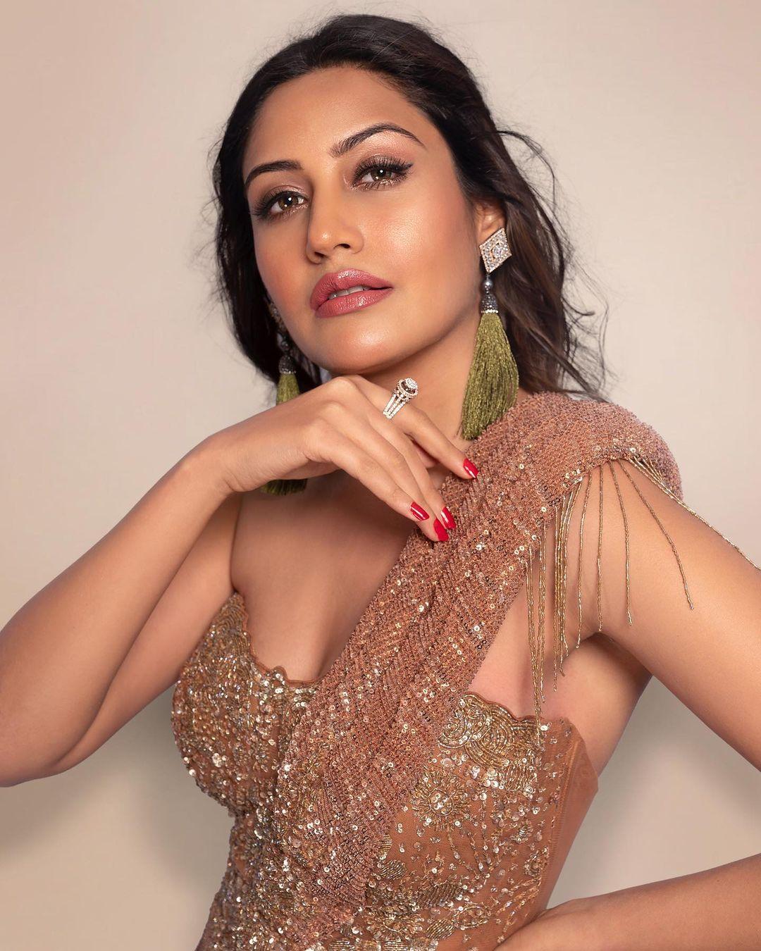 Surbhi Chandna looking very beautiful and cute photos | very glamorous and beautiful pictures