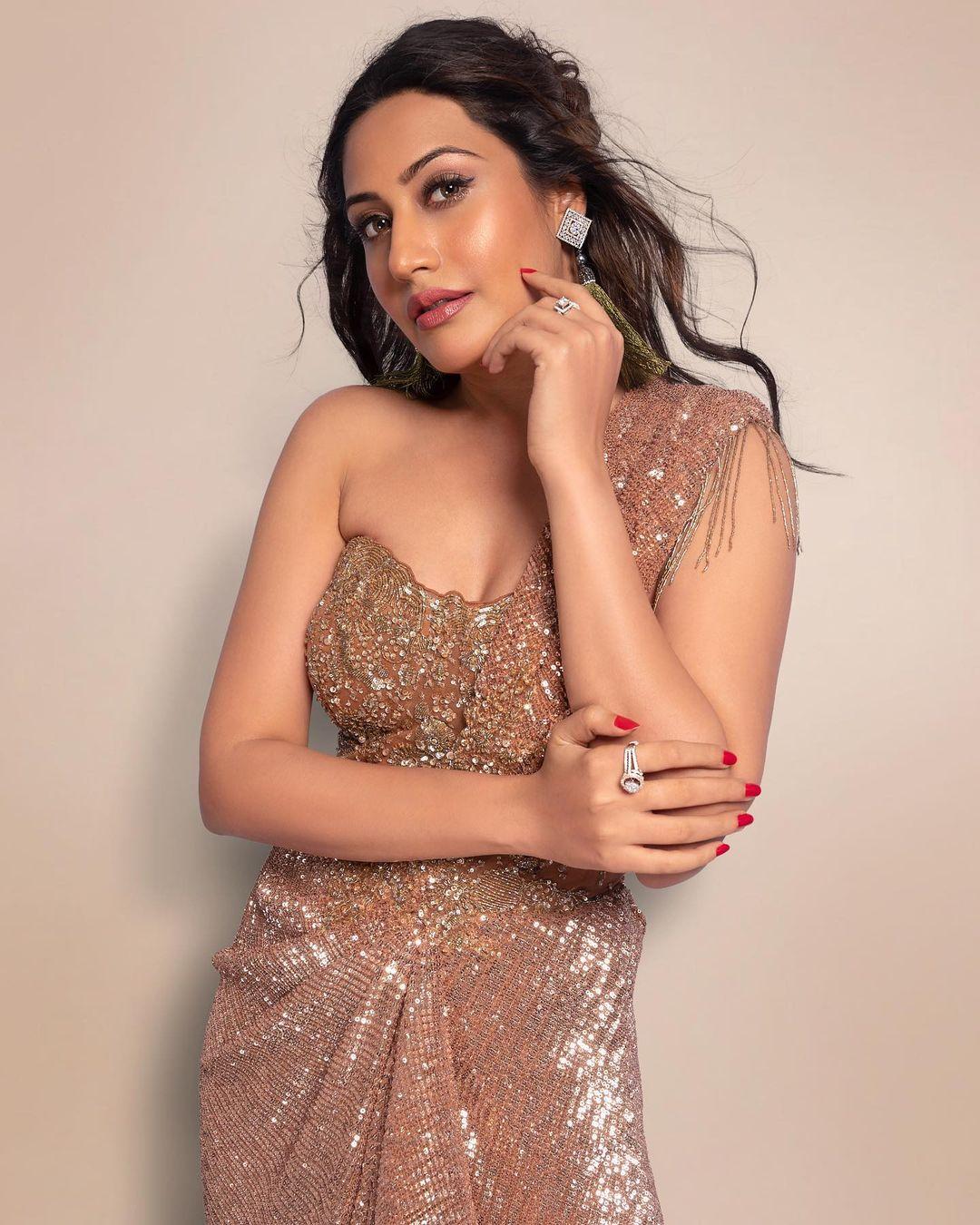 Surbhi Chandna looking very beautiful and cute photos | very glamorous and sexy photoshoot