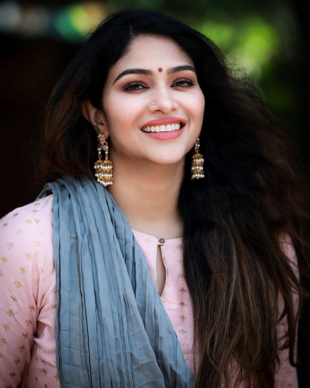 Lakshmi Devy exposing cleavage hot photos gallery | Lakshmi Devy looking very beautiful and sexy photoshoot