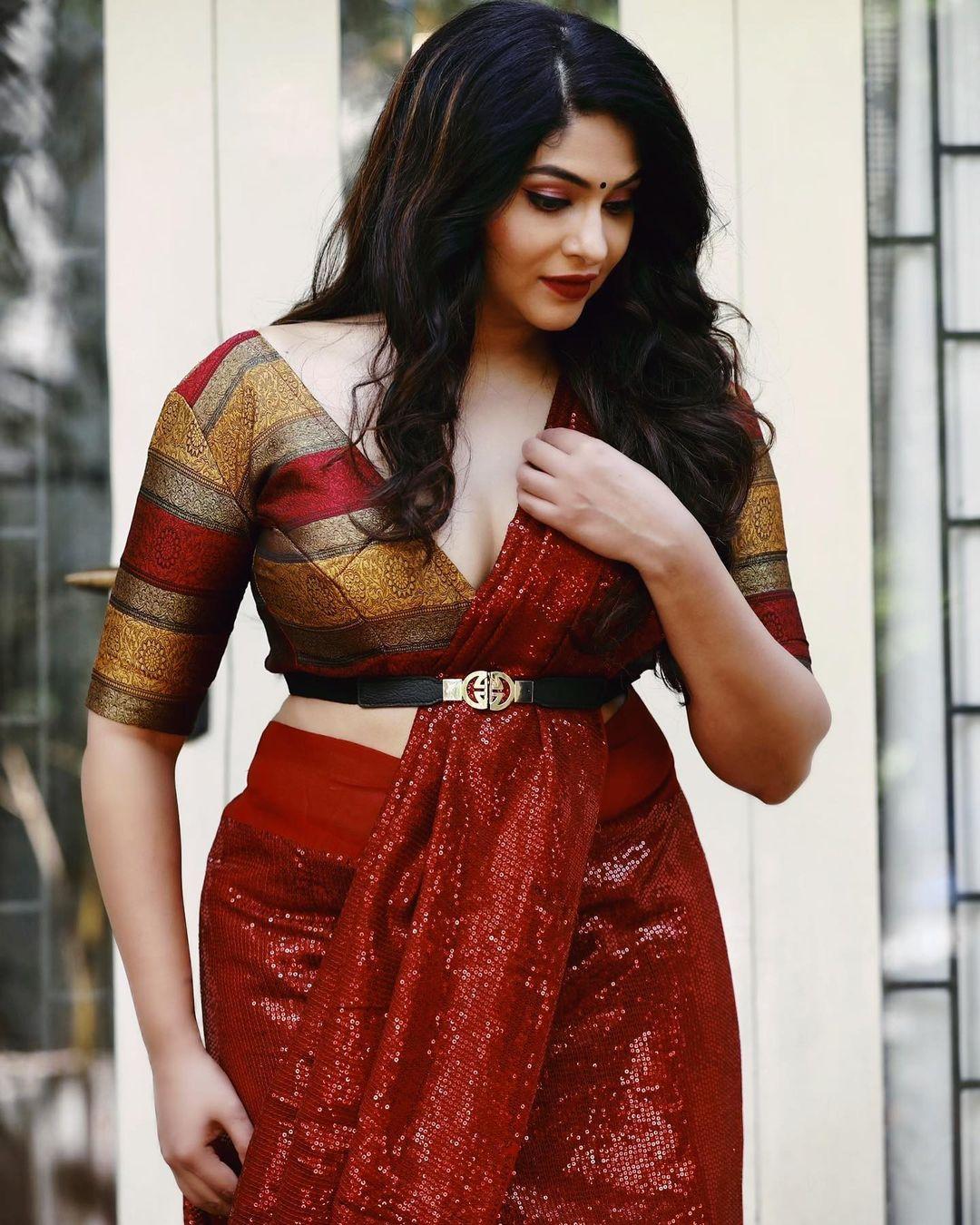 Lakshmi Devy in saree hot and sexy photoshoot | Lakshmi Devy exclusive hot and sexy photoshoot