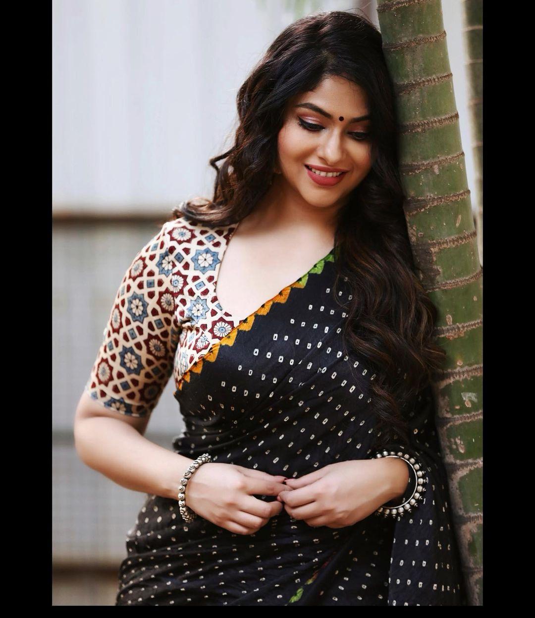 Lakshmi Devy in saree hot and sexy photoshoot | Lakshmi Devy latest hot and spicy photos