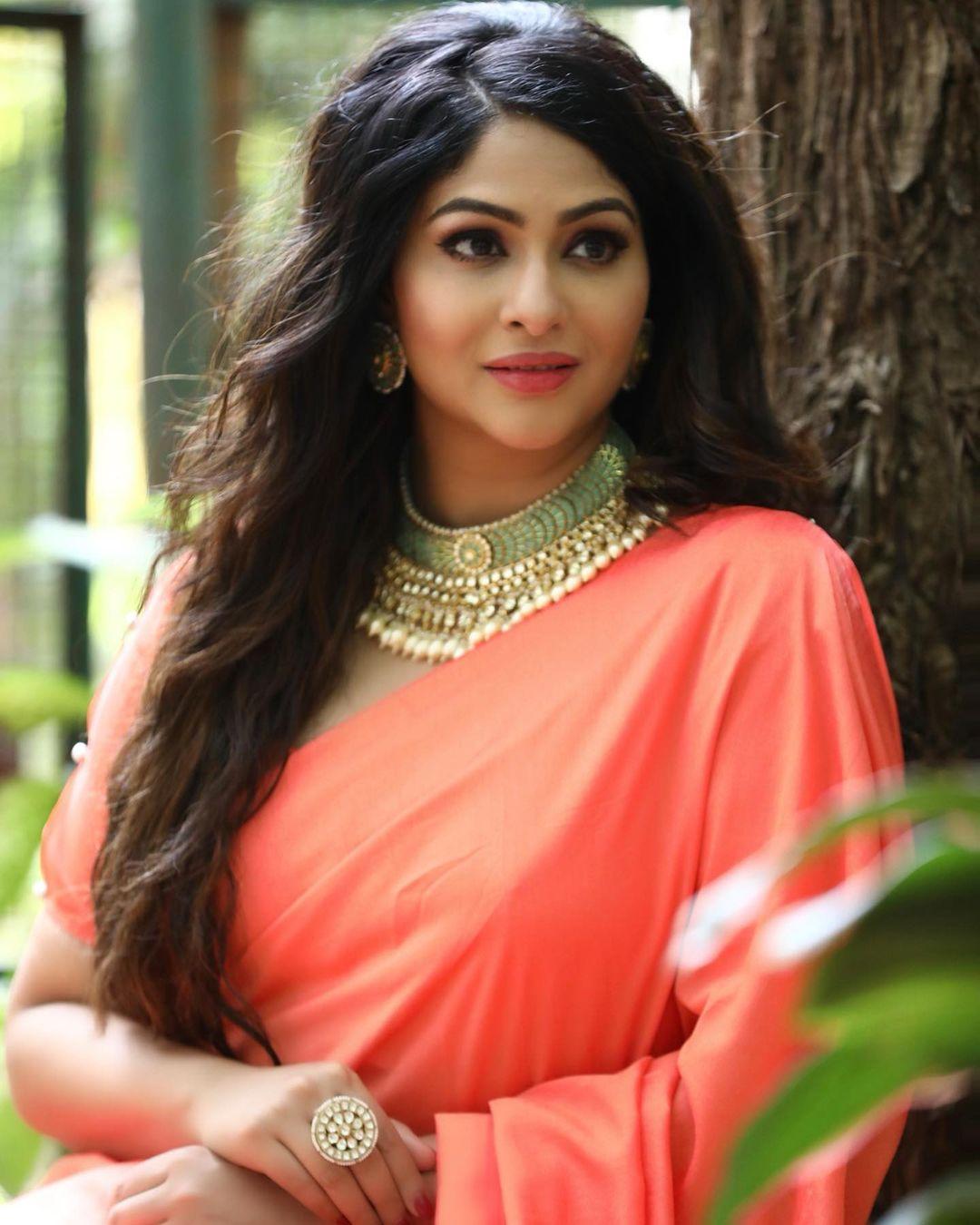 Lakshmi Devy in saree hot and sexy photoshoot | Lakshmi Devy latest hot and spicy stills