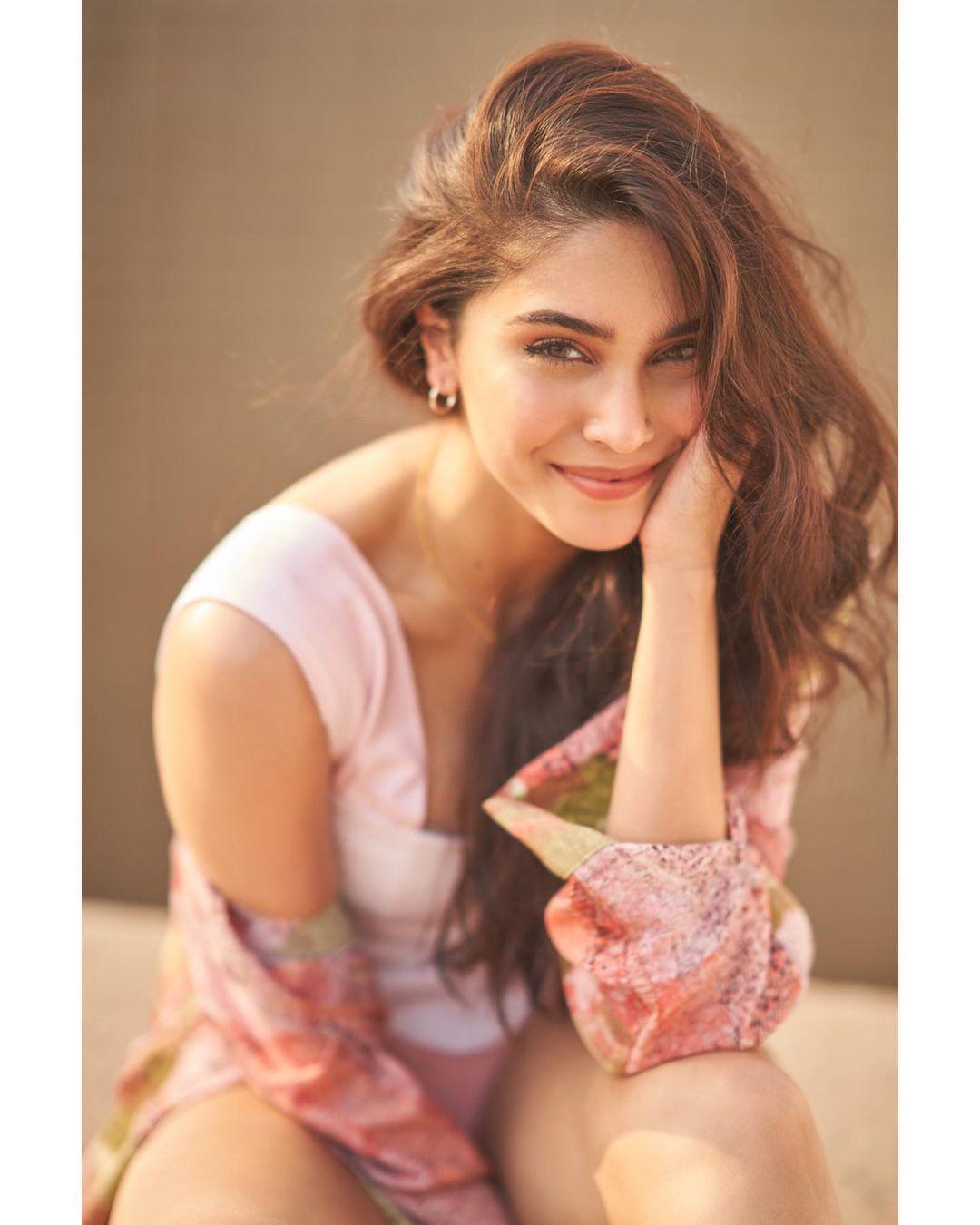 Sharvari Wagh exclusive hot and sexy photoshoot | Sharvari Wagh very beautiful and glamorous pictures
