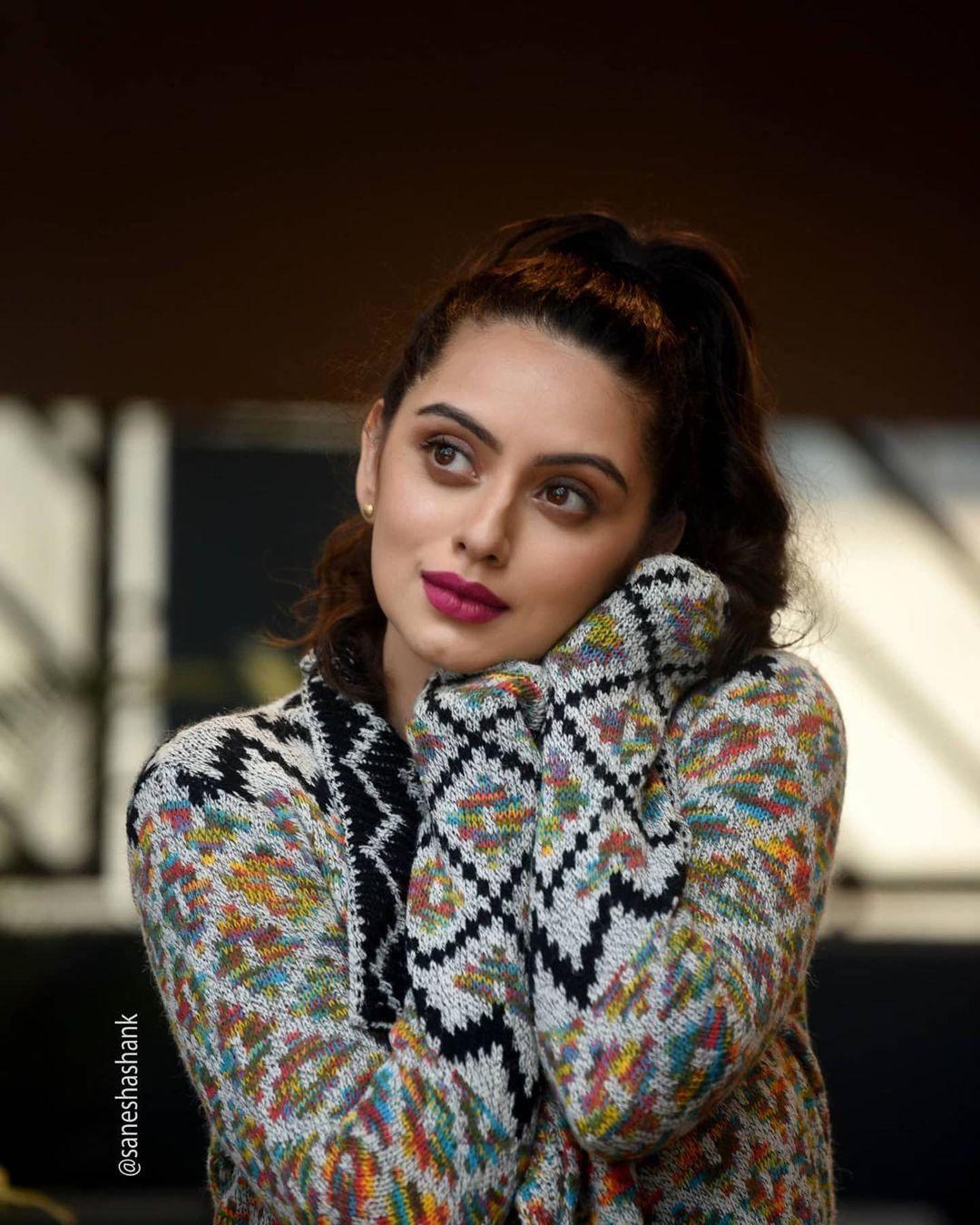 Marathi actress Shruti Marathe exclusive hot photos gallery | very glamorous and cute stills
