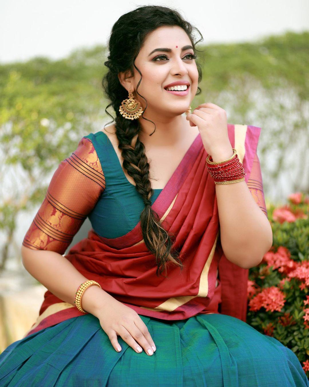 Malayalam actress Jewel Mary in half saree hot photos | looking very glamorous photos gallery