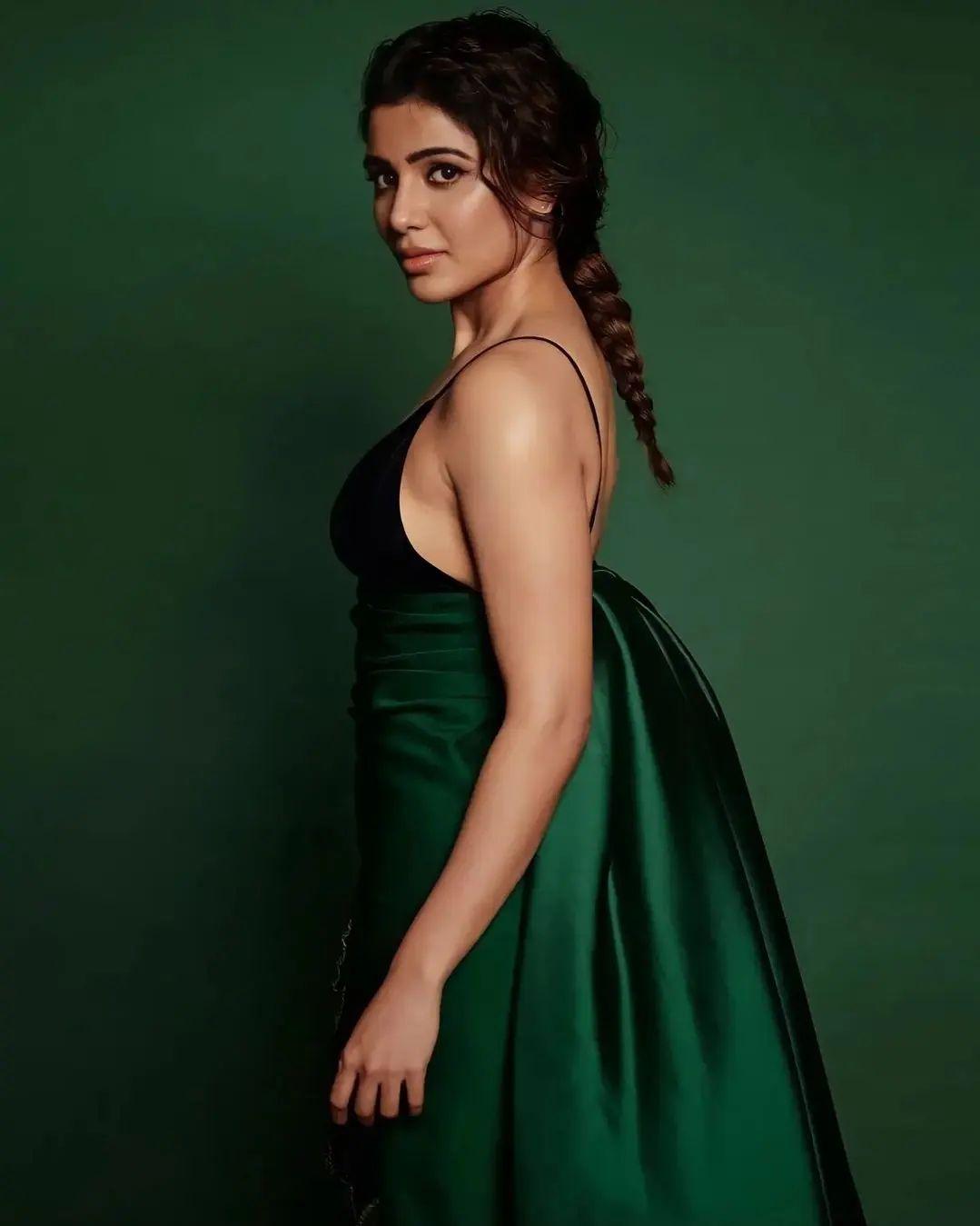 Samantha exposing cleavage and cute stills | exclusive hot and spicy stills