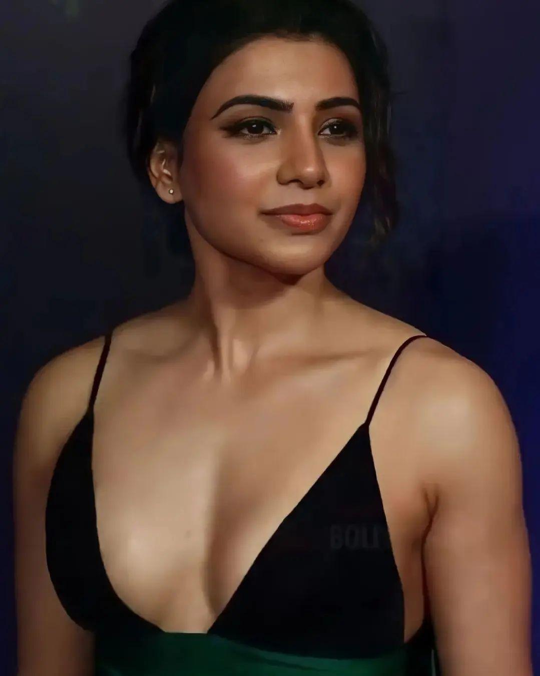 Samantha exposing cleavage and cute stills | looking very beautiful photo gallery
