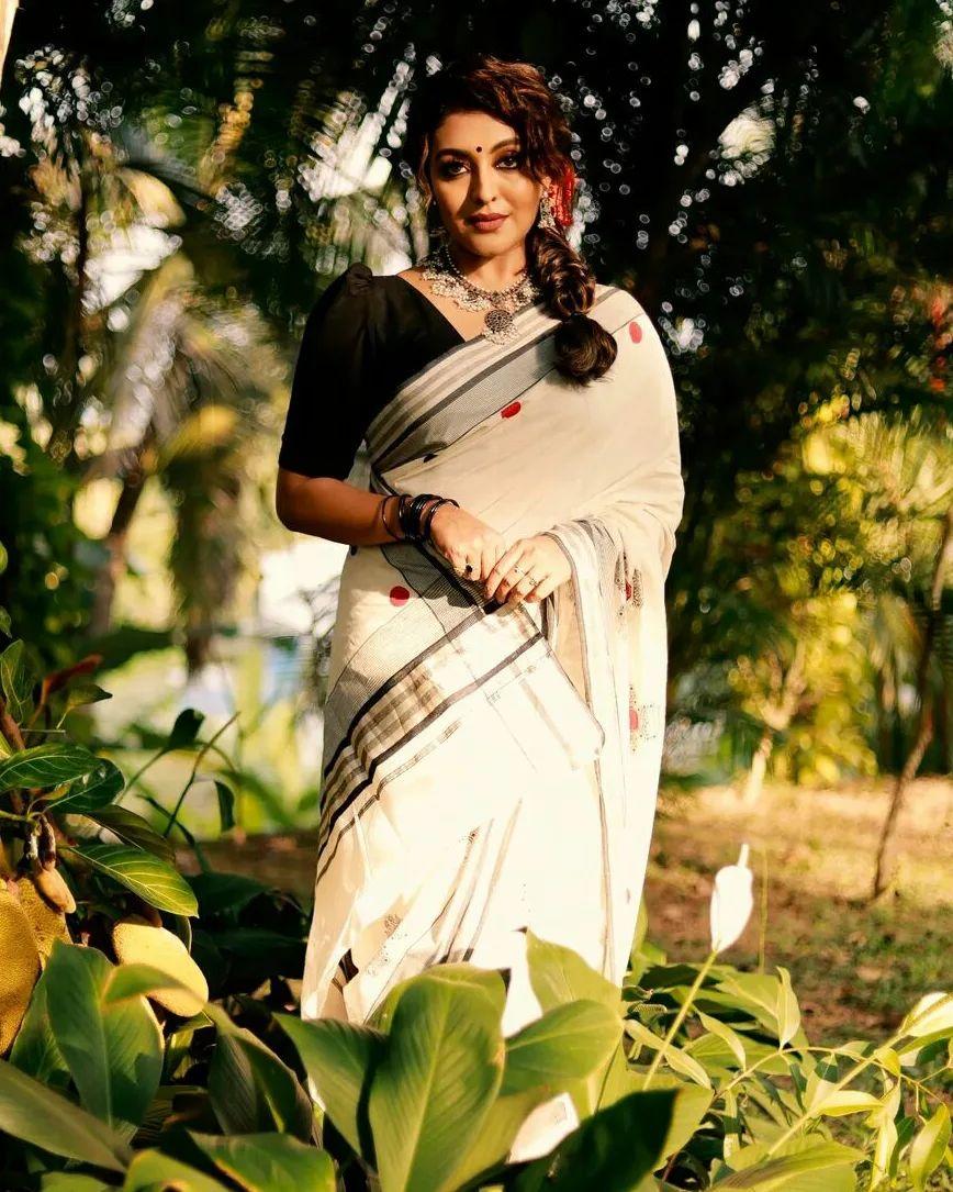 Malayalam actress Durga Krishna in set saree hot photos |beautiful and cute stills
