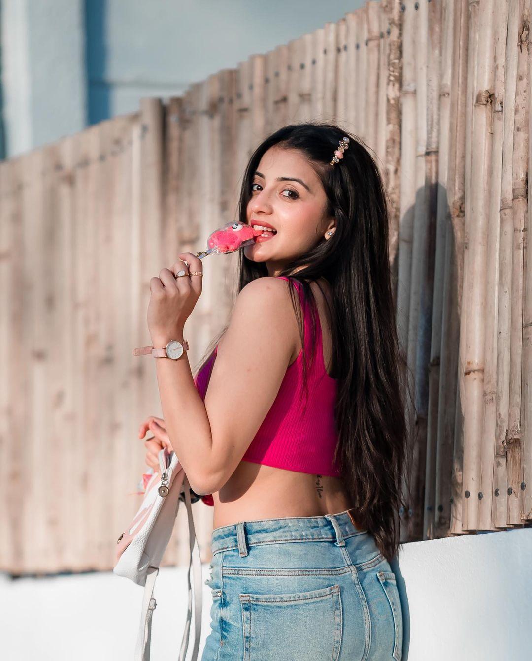 Social media influencer Aryanshi Sharma latest hot and sexy photos | looking very glamours and cute stills
