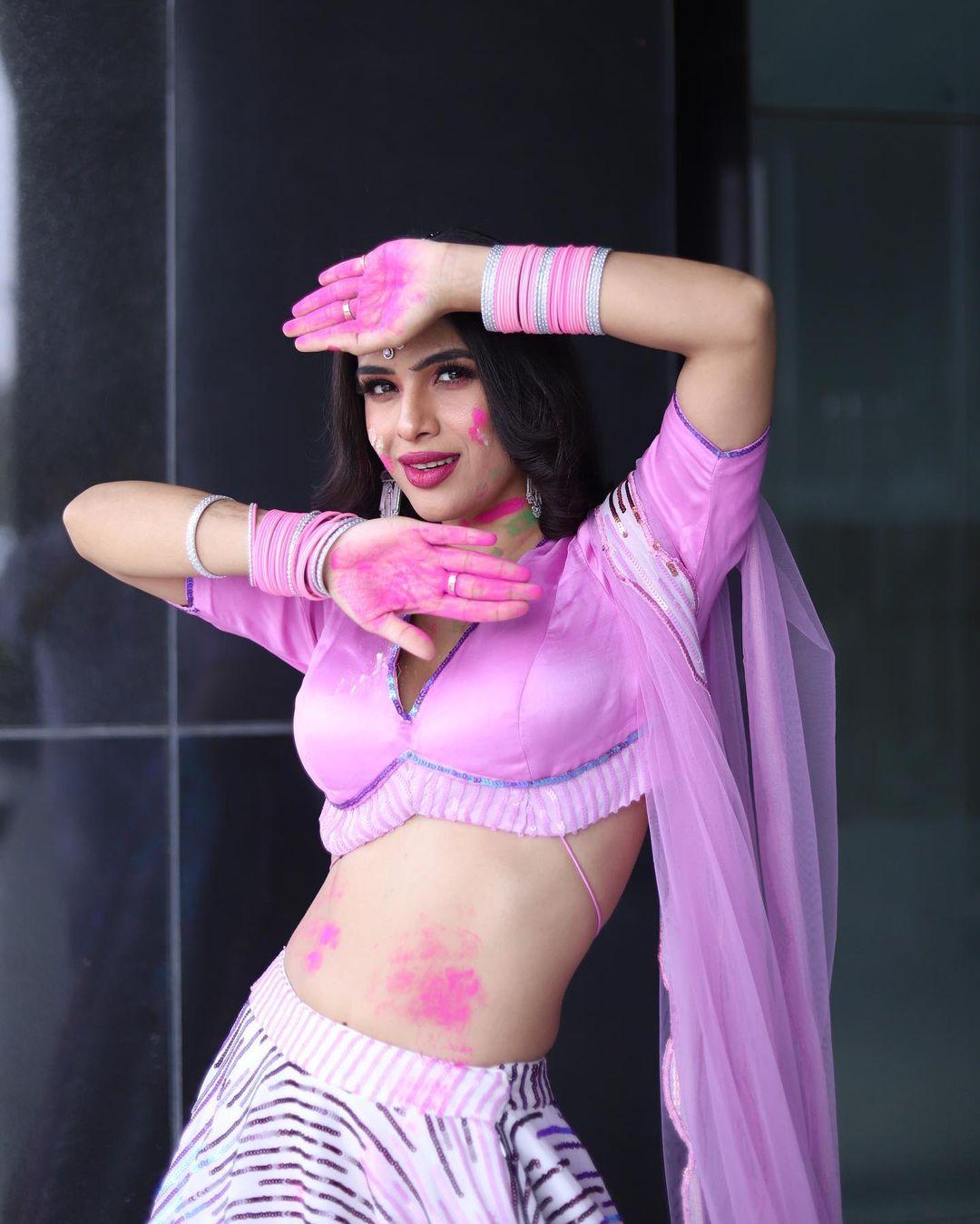 Bollywood actresses Neha Malik exclusive photos in Holi celebration | very sexy hot photos