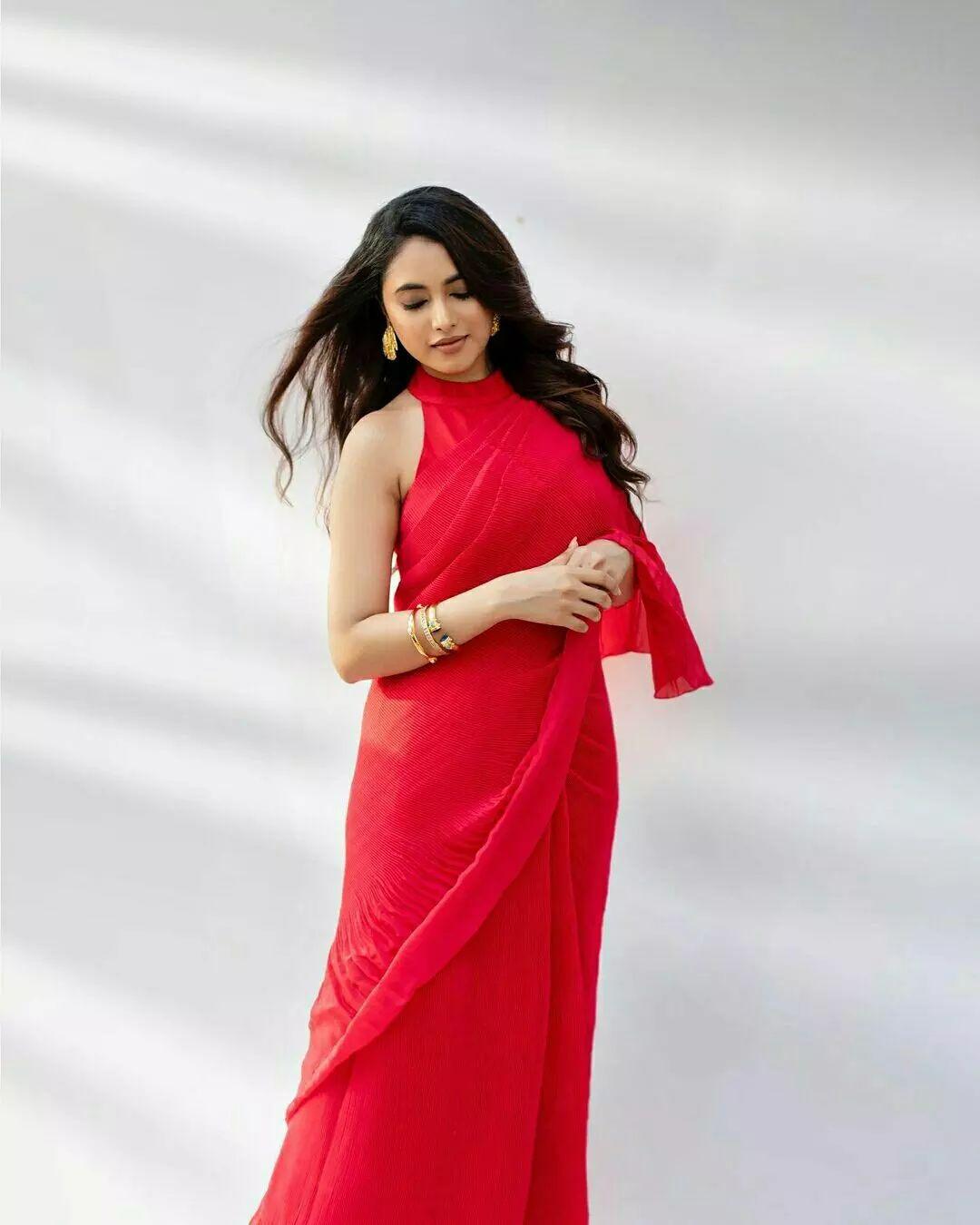 Priyanka Mohan in red saree exclusive hot and sexy photos | looking very attractive hot stills