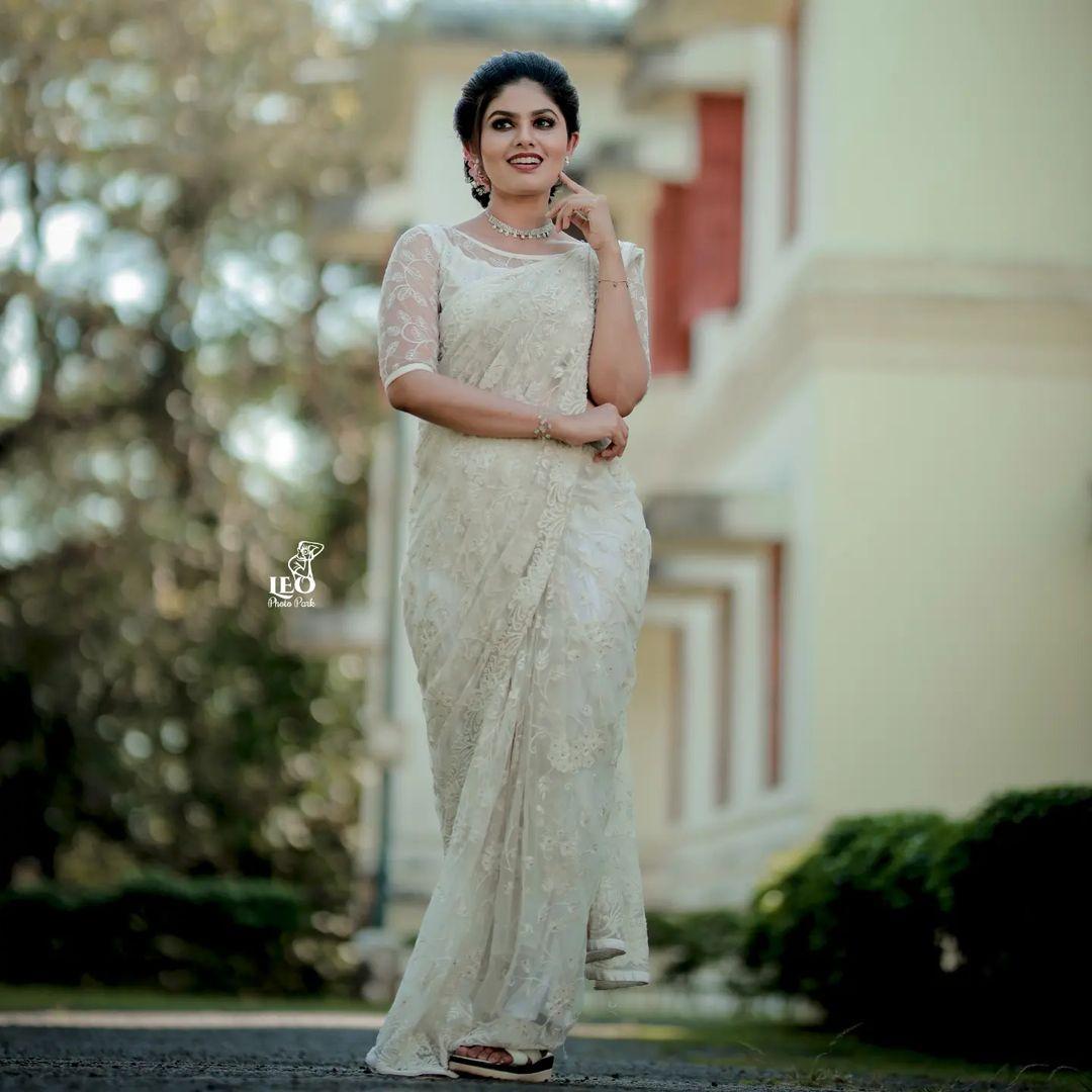 Malayalam actress Neeraja S Das in White Kerala saree photos | looking very attractive hot stills