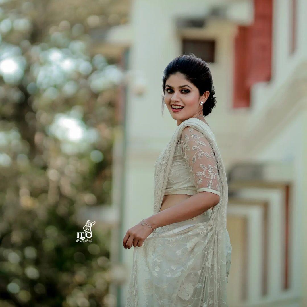 Malayalam actress Neeraja S Das in White Kerala saree photos |beautiful and glamours photos