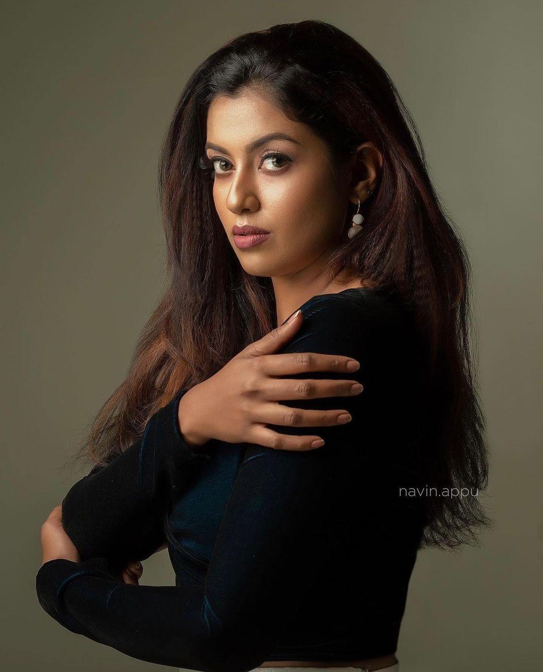 South Indian Actress Roshni Haripriyan exclusive hot and spicy photos | beautiful and sexy stills