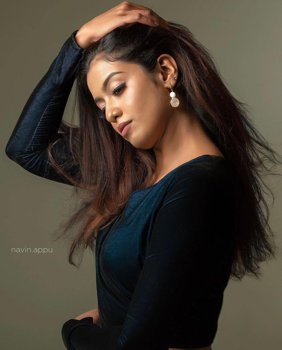 South Indian Actress Roshni Haripriyan exclusive hot and spicy photos | exclusive and cute picture