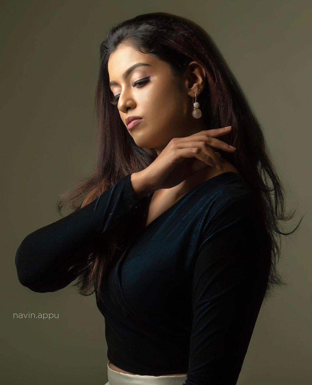 South Indian Actress Roshni Haripriyan exclusive hot and spicy photos | hot and sexy photos