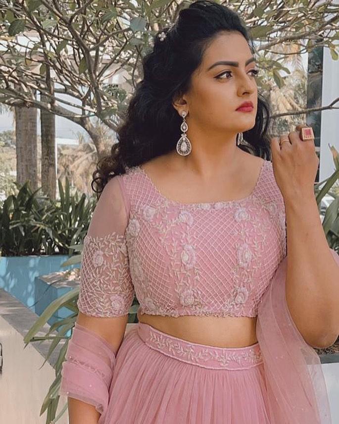 Malayalam Bigboss season 4 frame Suchithra nair hot and sexy photoshoot | beautiful and glamours photos