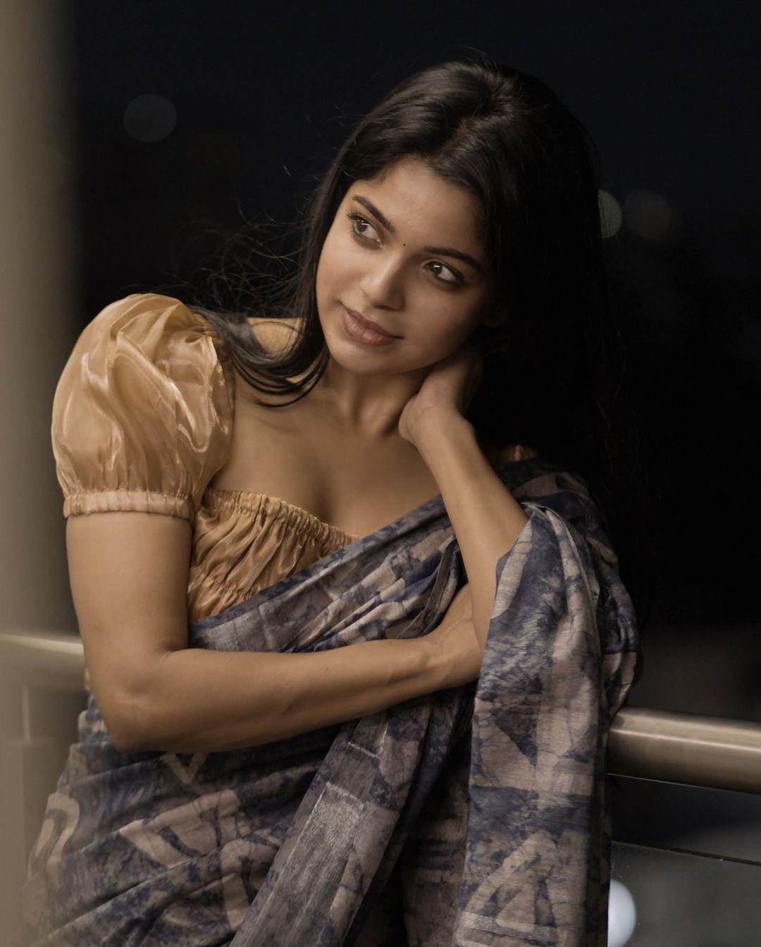 Tamil actress and model Divyabharathi in saree exposing photos |beautiful and glamours sexy photos
