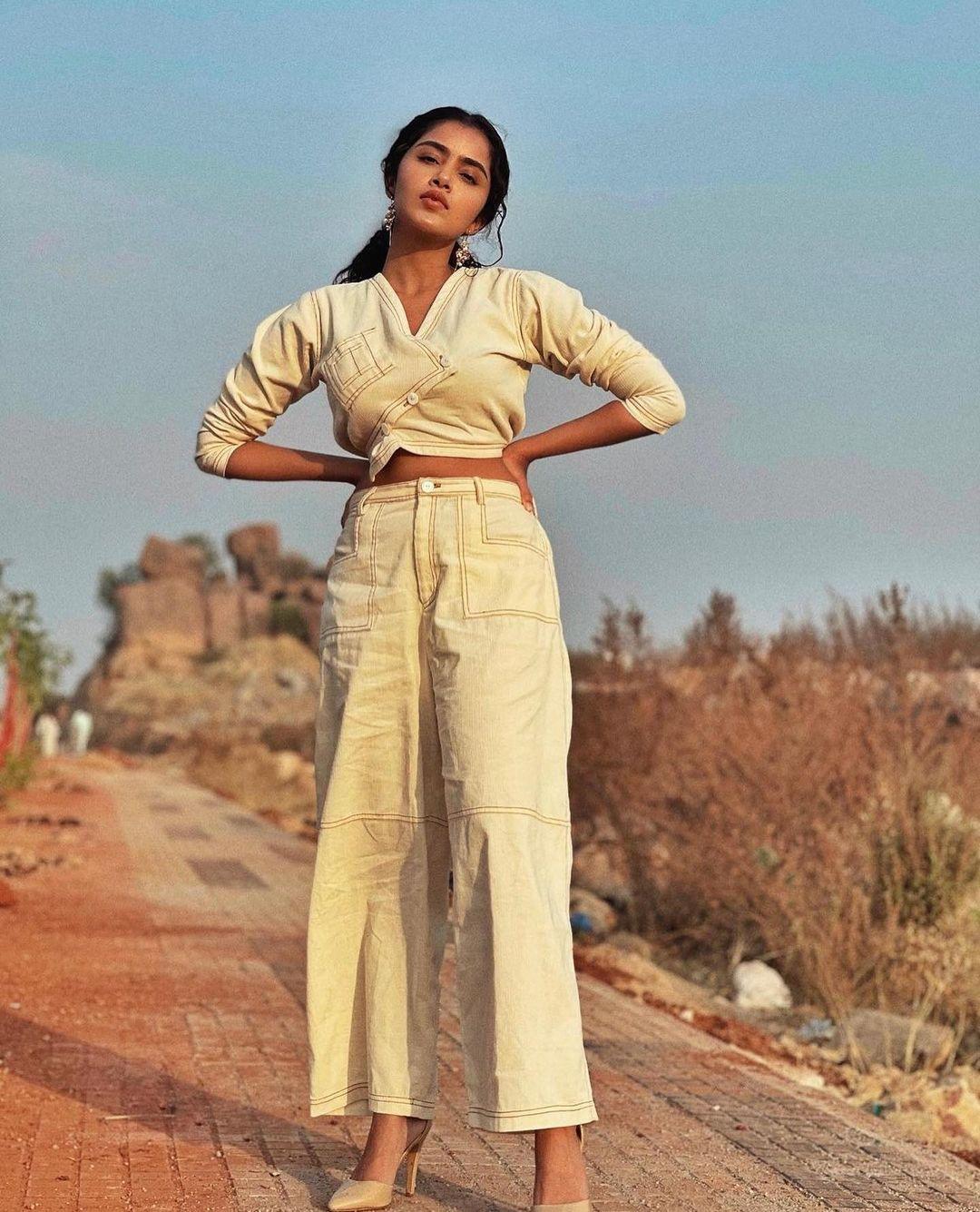 South Indian Actress Anupama Parameswaran beautiful and glamours picture| exclusive hot and sexy photoshoot