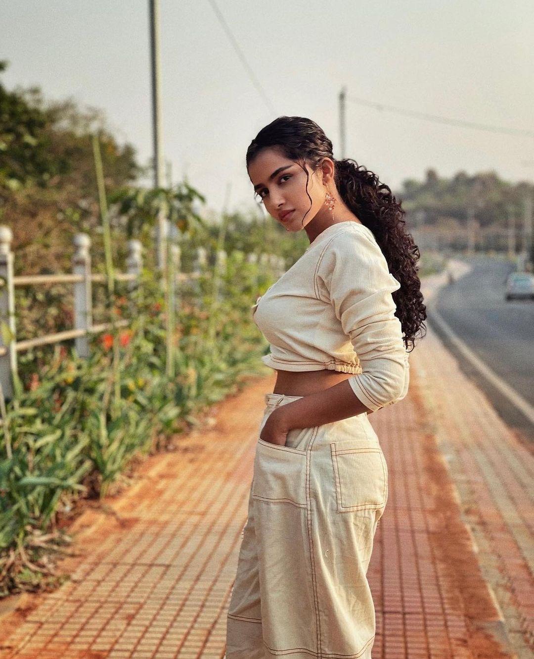 South Indian Actress Anupama Parameswaran beautiful and glamours picture| latest hot and sexy photos